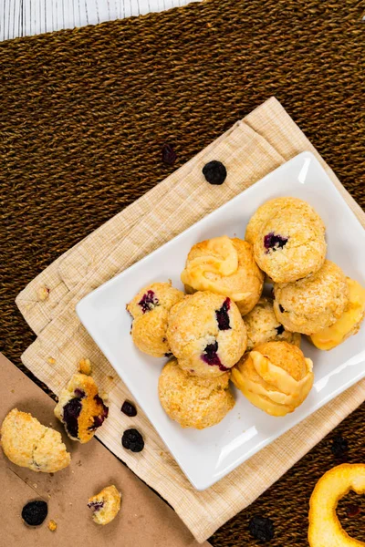 迷你烤饼品种 橙色和蓝莓迷你烤饼 选择性对焦 — 图库照片