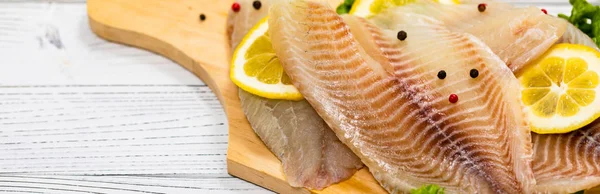 Whitefish Tilapia Hal Nyers Filé Fehér Háttér Szelektív Fókusz — Stock Fotó