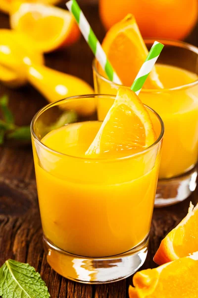 Апельсиновый Сок Деревянном Фоне Селективный Фокус — стоковое фото