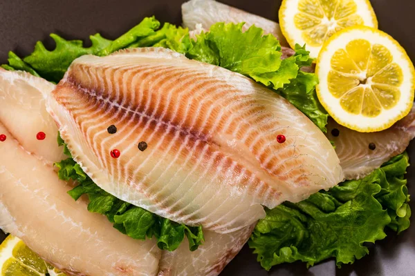 Whitefish Tilapia Fish Filé Cru Fundo Madeira Foco Seletivo — Fotografia de Stock