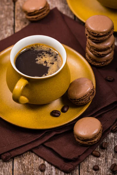 Chocolade Franse Macaron Met Donkere Chocolade Koffie Vulling Selectieve Focus — Stockfoto