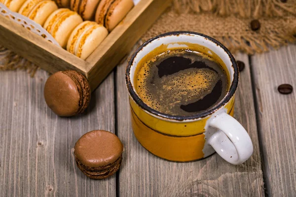 Chocolade Franse Macaron Met Donkere Chocolade Koffie Vulling Selectieve Focus — Stockfoto