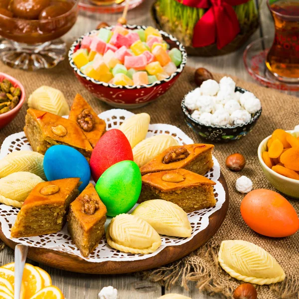 Цветные Яйца Пшеничные Источники Пасху Традиционные Сладости Навруз Рамадан Азербайджане — стоковое фото