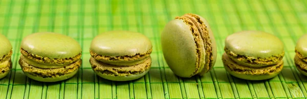 Gröna Pistasch Macaron Cookies Bakgrund Selektiv Inriktning — Stockfoto