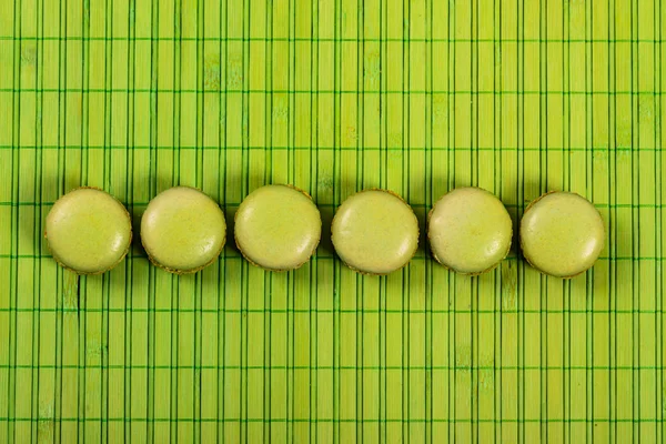 Green Pistachio Macaronクッキーの背景 選択的焦点 — ストック写真