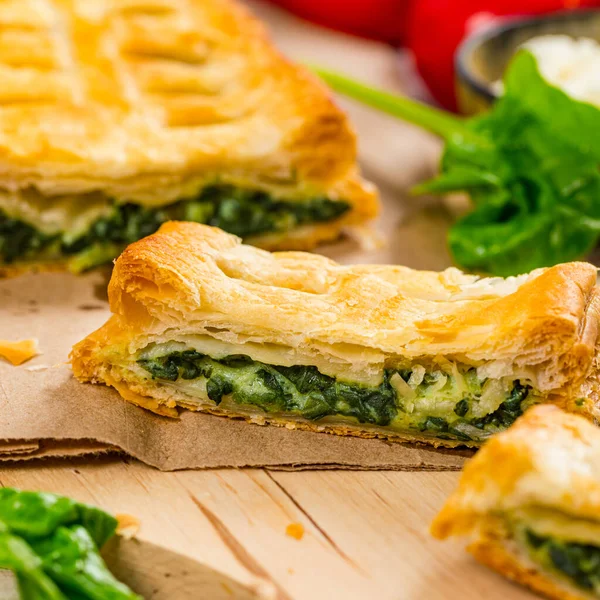 Spinazie Feta Cheese Strudel Puff Pastry Gevuld Met Spinazie Ricotta — Stockfoto