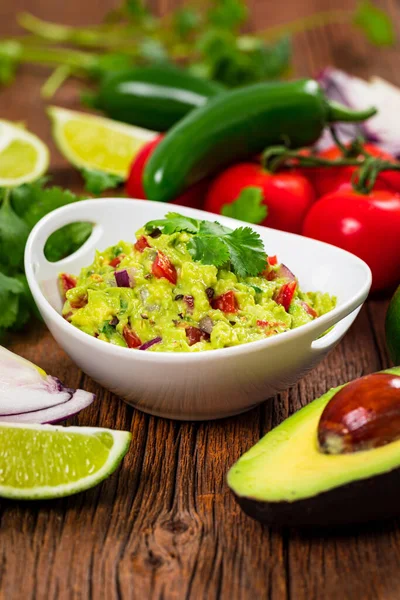 Plongée Mexicaine Avocat Guacamole Avec Avocat Chaux Tomate Coriandre Concentration — Photo