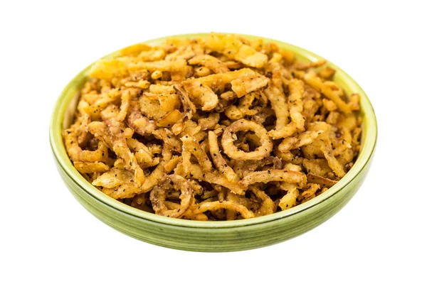 Crispy Fried Onion Strings Con Aglio Pepe Isolato Sfondo Bianco — Foto Stock