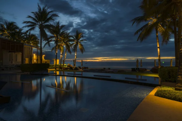 Hermoso Amanecer Resort Tropical Fotos de stock libres de derechos