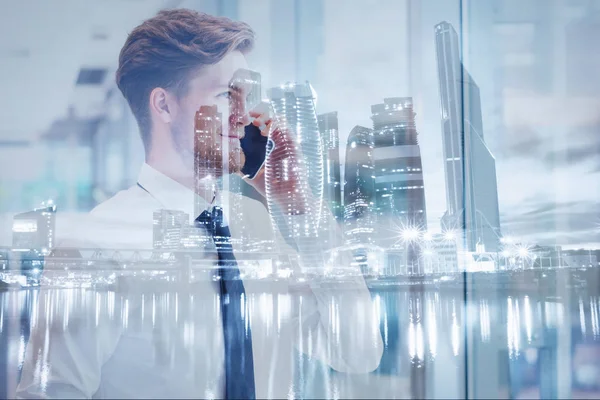 Negocio Doble Exposición Fondo Hombre Negocios Llamando Por Teléfono Ciudad — Foto de Stock