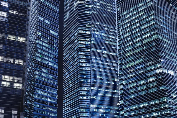 Офисные Здания Ночью Фон Освещенными Современными Небоскребами — стоковое фото