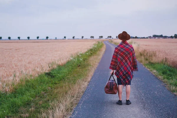 Vertrek Naar Huis Reiziger Lopen Weg Zomer Reis Reis Reizen — Stockfoto