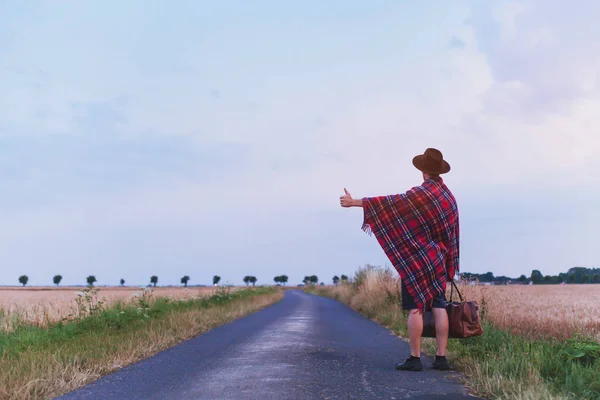 Travel Hitchhiking Hitchhiker Backpacker Road — Stock Photo, Image