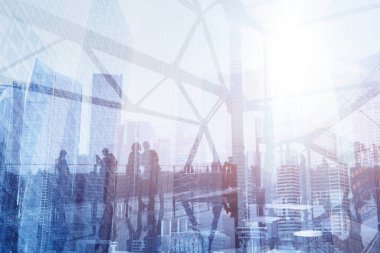 Modern arka planda yürüyen insanlar, taşıt pozlama çift.