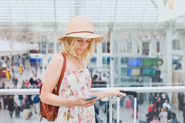 Woman Airport Checking Mobile Phone Traveler Smartphone App — Stock Photo, Image