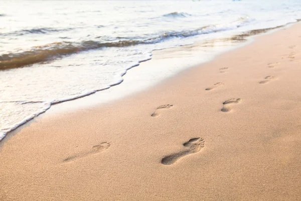 Śladami Para Piasek Plaży — Zdjęcie stockowe