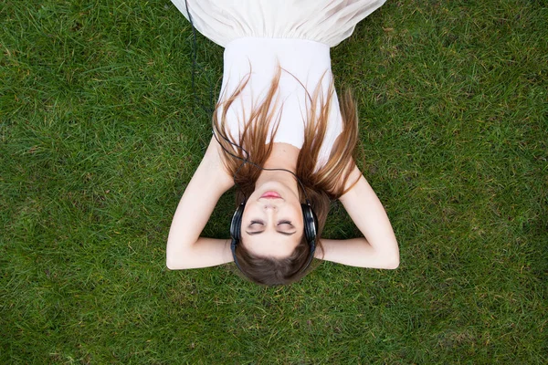 Jovem Que Gosta Música Fones Ouvido — Fotografia de Stock