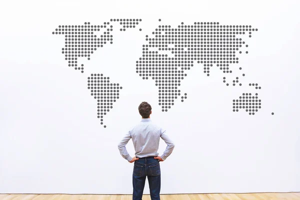 Negócios Todo Mundo Empresa Internacional Homem Negócios Olhando Mapa Mundo — Fotografia de Stock