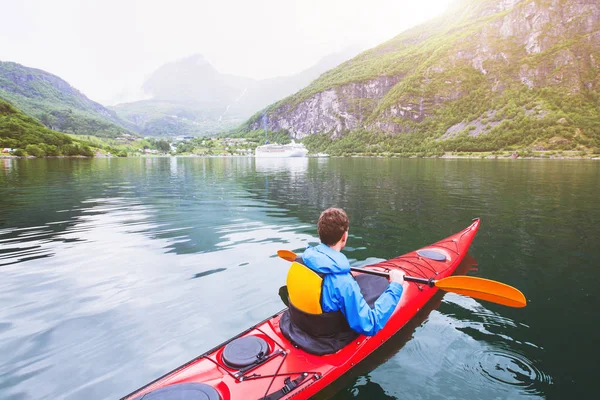 Kayak Fiordo Noruega —  Fotos de Stock