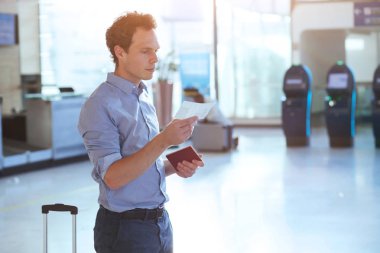 adam biniş ve kapı havaalanında sayısını denetleme