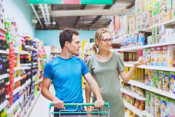 Couple Supermarket Young Man Woman Shopping Food — Stock Photo, Image