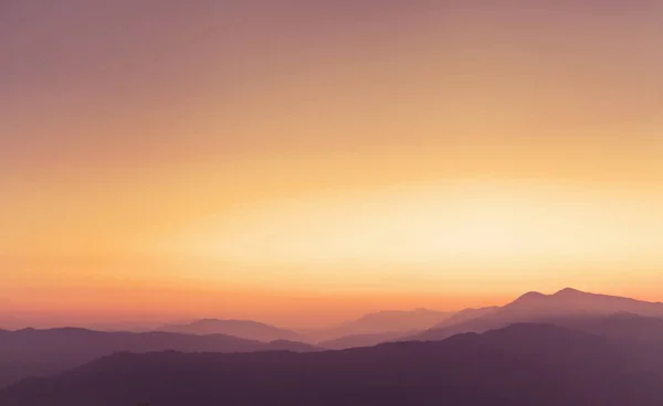 ネパール ポカラの夕日 自然でヒマラヤ山脈の美しいパノラマの風景 — ストック写真