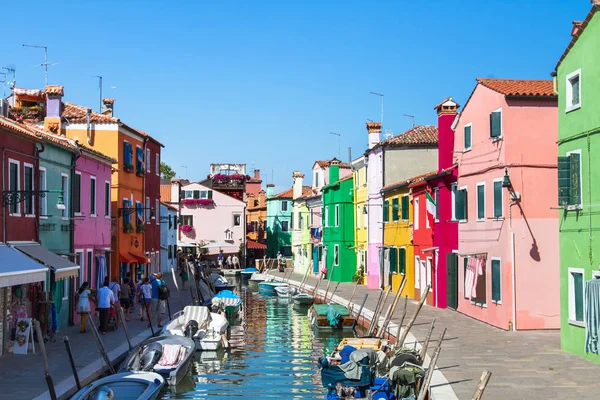 Farverige Gade Burano Kanal Venedig Flerfarvede Huse Italien - Stock-foto