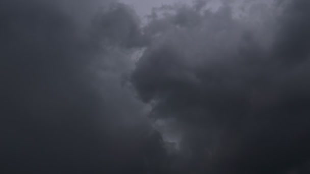 暴风雨的天空中的闪电袭击 — 图库视频影像