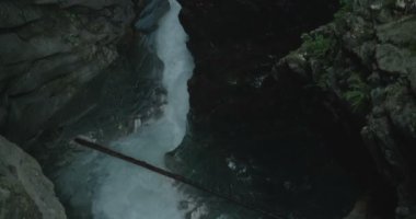 Stanghe şelale, derin İtalyan Alpleri'nde mermer kazıma bir geçit.