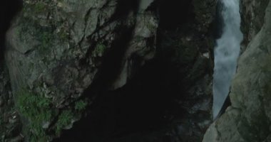 Stanghe şelale, derin İtalyan Alpleri'nde mermer kazıma bir geçit.