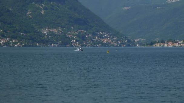 Avión Flotante Aterrizando Lago Como Italia — Vídeos de Stock