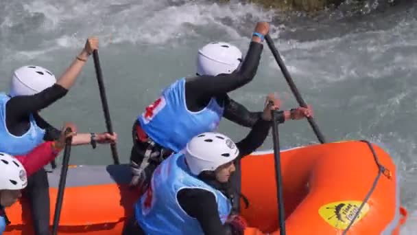 Iráni Női Alatt Rafting Csapat Dora Baltea Folyó Képzés Során — Stock videók