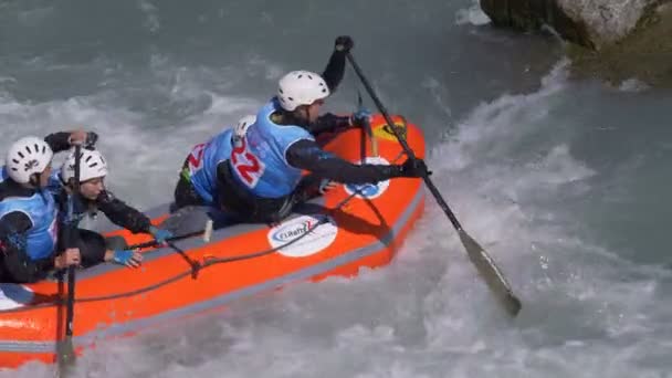 Federación Rusa Femenina Bajo Equipo Rafting Entrenamiento Río Dora Baltea — Vídeos de Stock