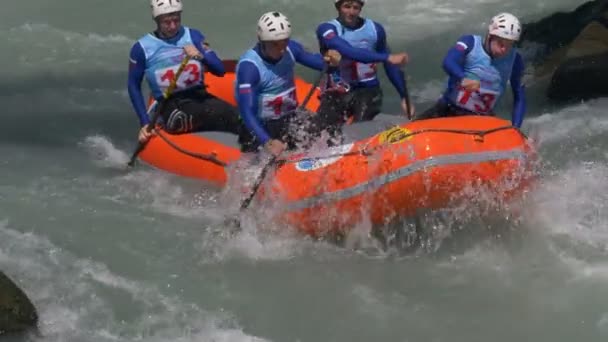 Orosz Föderáció Alatt Férfi Rafting Csapat Képzés Dora Baltea Folyó — Stock videók