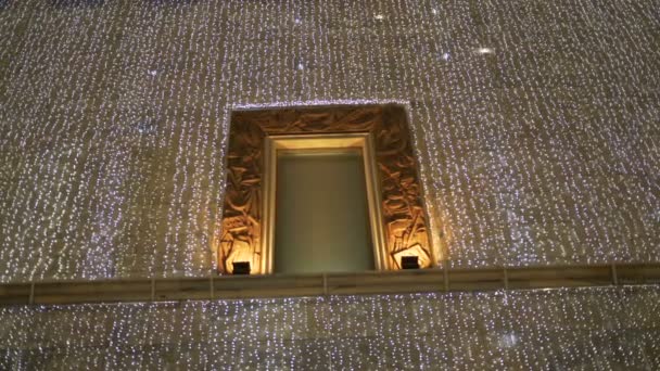 Vánoční Osvětlení Fasádě Budovy Corso Vittorio Emanuele Poblíž Duomo Prosinec — Stock video