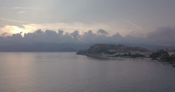 Vista Aérea Desde Mar Portoferraio Una Antigua Ciudad Medieval Promontorio — Vídeos de Stock