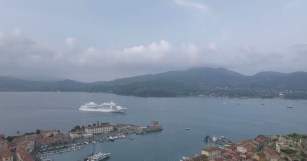Letecký Pohled Moře Portoferraio Starobylé Středověké Město Výběžku Ostrova Elba — Stock video