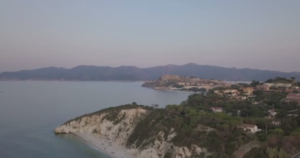 Luftaufnahme Vom Meer Von Portoferraio Einer Antiken Mittelalterlichen Stadt Auf — Stockvideo