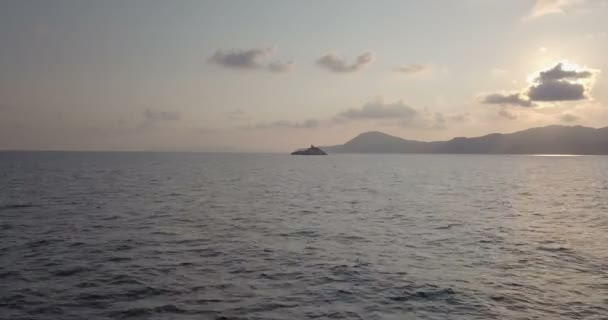 Mittelmeer Meer Felsen Leuchtturm Morgen Luftaufnahme — Stockvideo