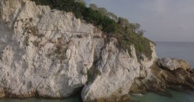 Capobianco, beyaz uçurum kıyılarında Akdeniz'de, Elba Adası (İtalya kristal berraklığında su ile havadan görünümü)