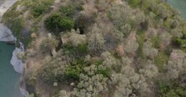 Capobianco, beyaz uçurum kıyılarında Akdeniz'de, Elba Adası (İtalya kristal berraklığında su ile havadan görünümü)