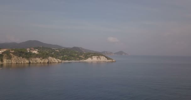 Capobianco Beyaz Uçurum Kıyılarında Akdeniz Elba Adası Talya Kristal Berraklığında — Stok video