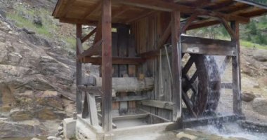 Su değirmeni bir İtalyan eski mayın