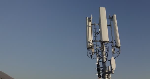 Antena torre de telecomunicaciones — Vídeos de Stock