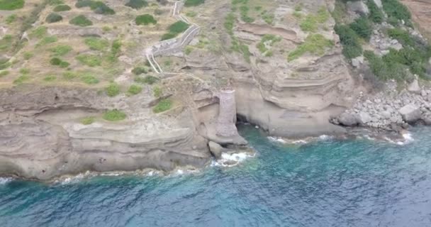 Wyspa Capraia Mała wieża Widok z lotu ptaka — Wideo stockowe