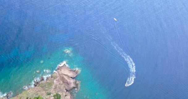 Vista aérea del barco de la isla de Capraia — Vídeo de stock