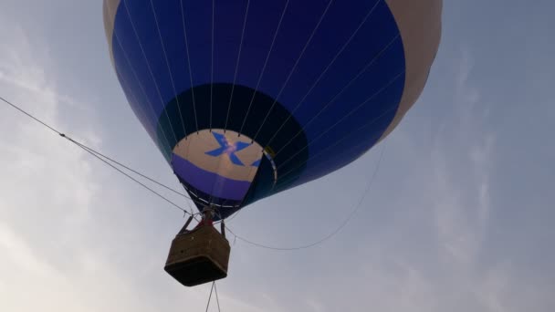 Hete lucht ballon blauwe brander close-up — Stockvideo