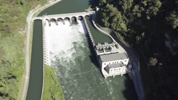 Waterkrachtcentrale Uitzicht op de Rivier — Stockvideo