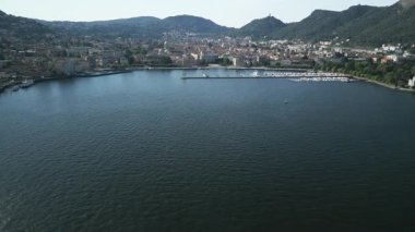 Limanın ve Kuzey İtalya 'nın Como kentinin havadan görüntüsü.