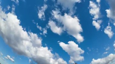 Bulutlu mavi gökyüzü, doğa